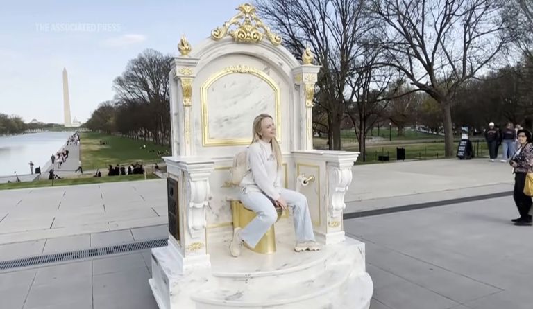 zlato stranisce trump.jpg