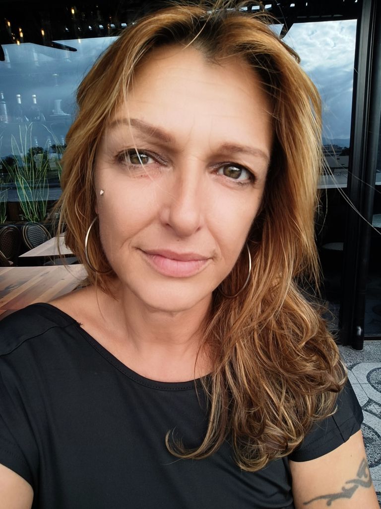 Katarina Keček, novinarka in pisateljica, ki se ne boji najtežjih tem, je z novo knjigo odprla eno n