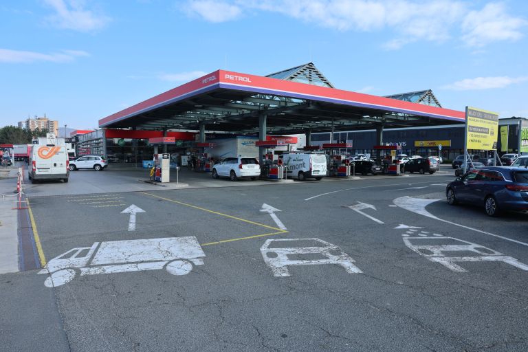 petrol, bencinski servis.jpg