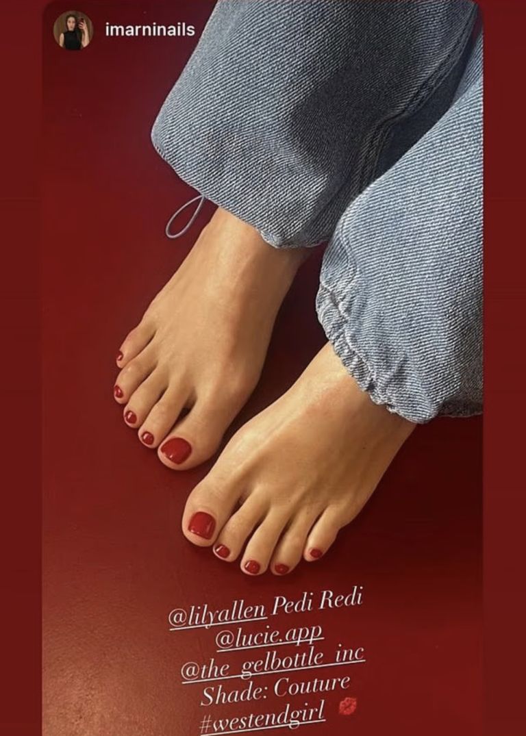 Instagram sledilce je nepričakovano razveselila z brezplačno objavo stopal!