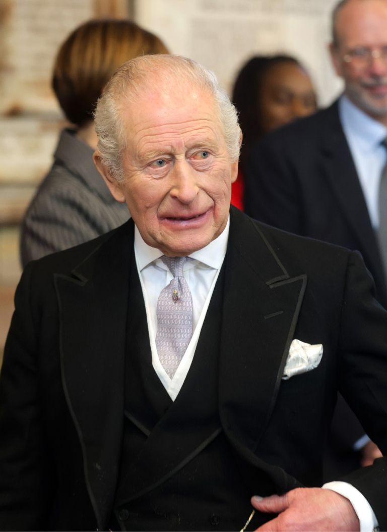 Menda kralj Karel III. dobesedno sovraž