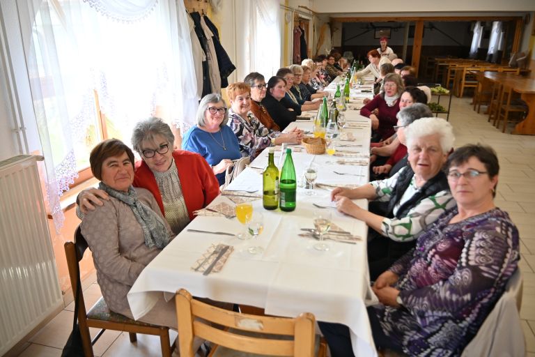 drustvo-kmeckih-zena-apace, obcni-zbor, materinski-dan