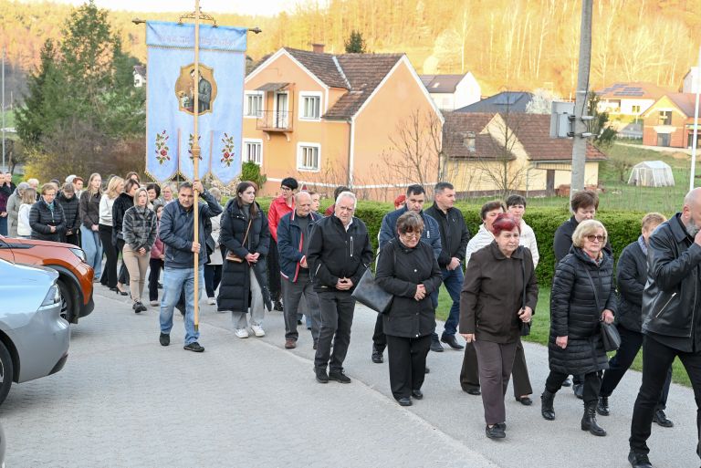 velika-noc, zupnija-grad, vstajenjska-procesija