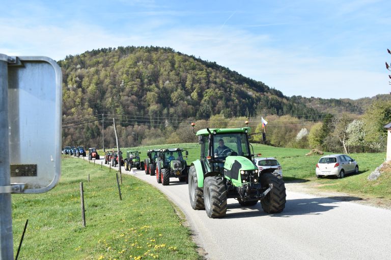 traktor, blagoslov-gorenje-dole