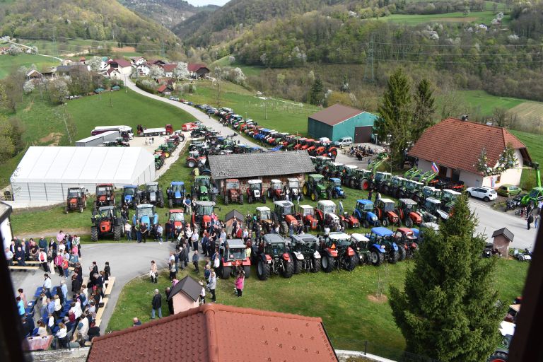 traktor, blagoslov-gorenje-dole