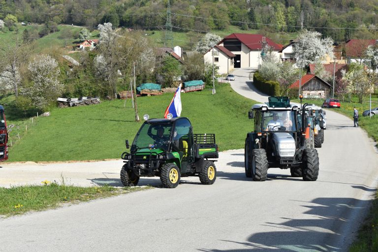 traktor, blagoslov-gorenje-dole