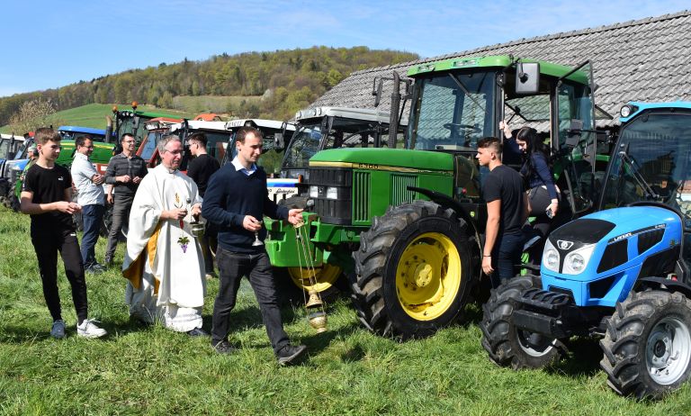 traktor, blagoslov-gorenje-dole