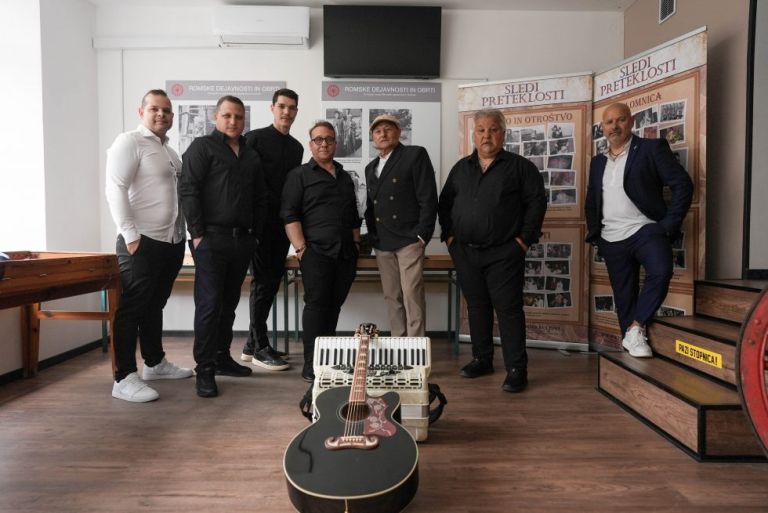 romano glauso, romi, slovenski rom