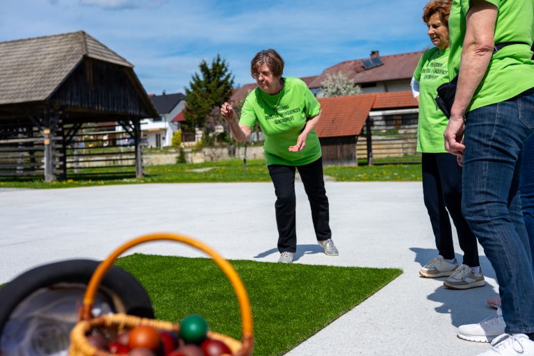 sekanje-pirhov, dezela-kozolcev