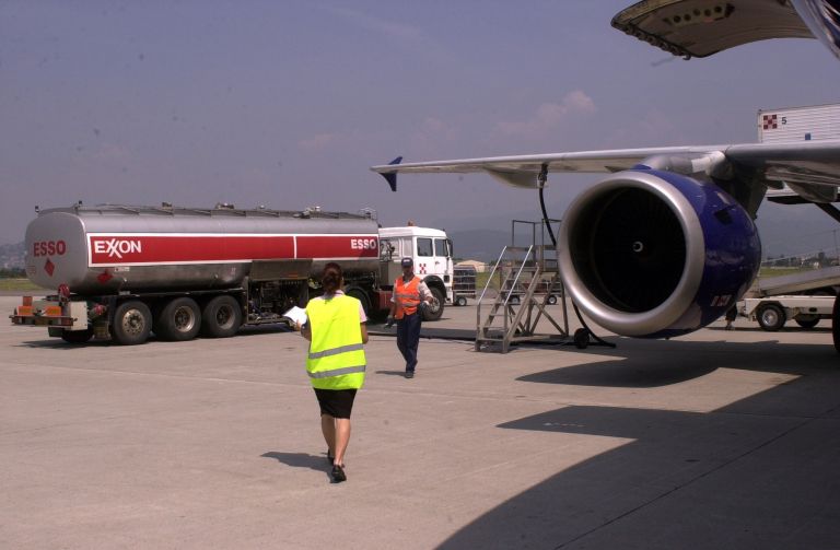 letalo kerozin tankanje.jpg