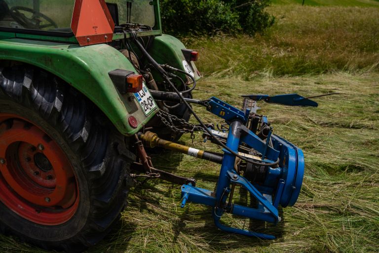traktor, košnja.jpg
