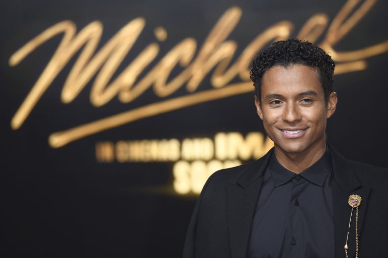 Jaafar Jackson kot Michael Jackson navdušil na berlinski premieri – film v kinematografe prihaja 24. aprila.