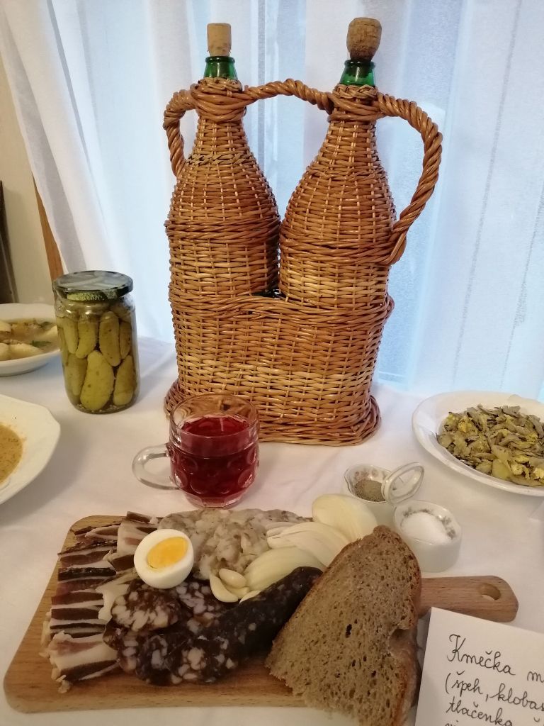 bucka, jedi, razstava-otrostvo