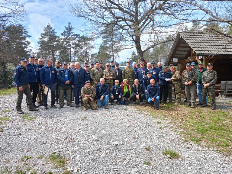 belokranjski-castniki, avtomatska-puska