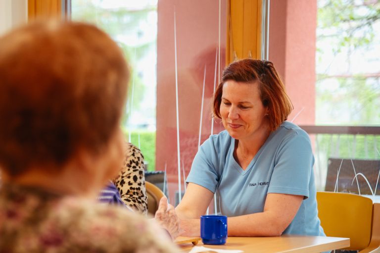 simbolična, dom-starejših-rakičan, dsr, čebelice, oddelek-za-demenco, demenca, upokojenci