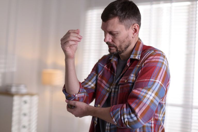 komolec, bolečine, sklep, artritis