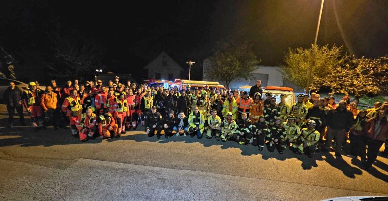 policija, gasilci, iskalna-akcija