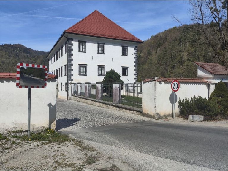 polhograjska graščina, polhov gradec