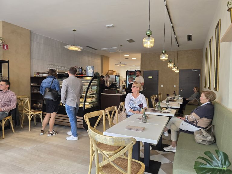 odprtje-nove-slaščičarne-na-slovenski, slaščičarna