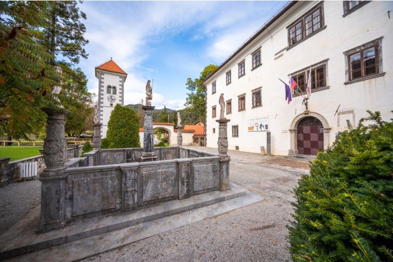 občina Polhov Gradec, graščina, grad