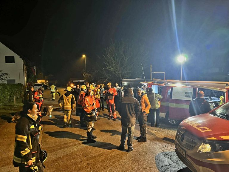 policija, gasilci, iskalna-akcija