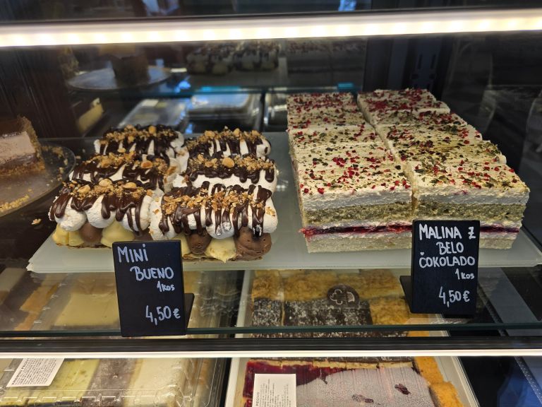 odprtje-nove-slaščičarne-na-slovenski, slaščičarna