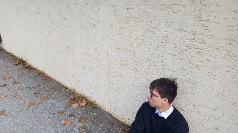 Mladi mariborski raper stavi na avtentičnost in štajersko narečje, ki njegovi glasbi daje poseben pečat.