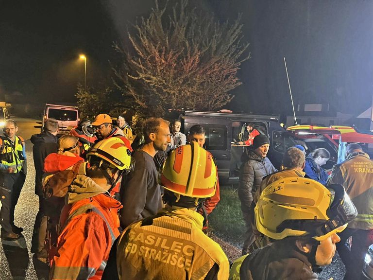 policija, gasilci, iskalna-akcija