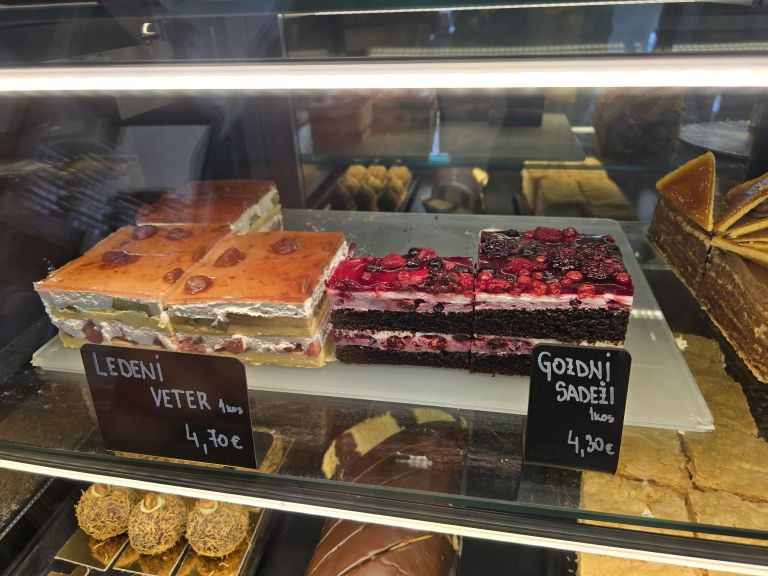 odprtje-nove-slaščičarne-na-slovenski, slaščičarna