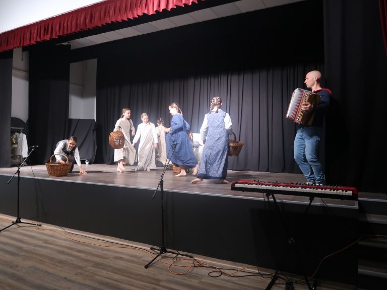 os-maksa-pletersnika-pisece, dan-zemlje