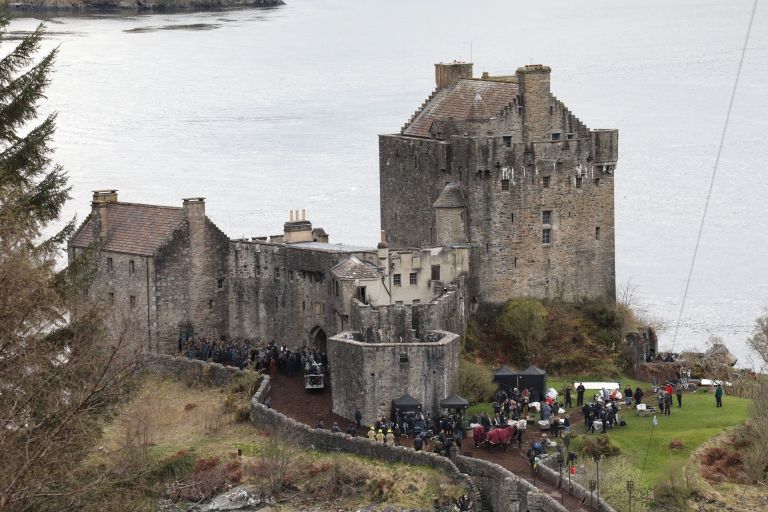Grad Eilean Donan Castle – ena najbolj slikovitih lokacij, kjer poteka snemanje.