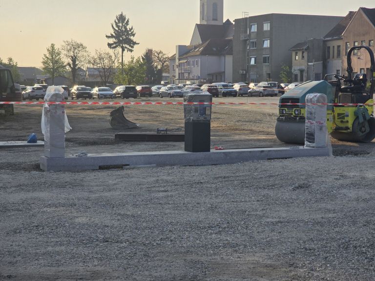 parkirišče-arhitekta-novaka, makadamsko-parkirišče