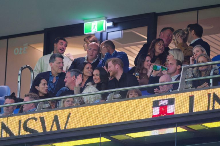 Takoj po dveurnem dogodku, za katerega so udeleženke plačale približno 2000 evrov, je Meghan odhitel