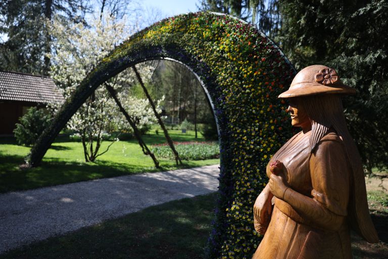 mozirski-gaj, mozirski-gaj-park-cvetja, razstava-pomladnega-cvetja, 48-razstava-pomladnega-cvetja, tulipani, cvetlice, roze