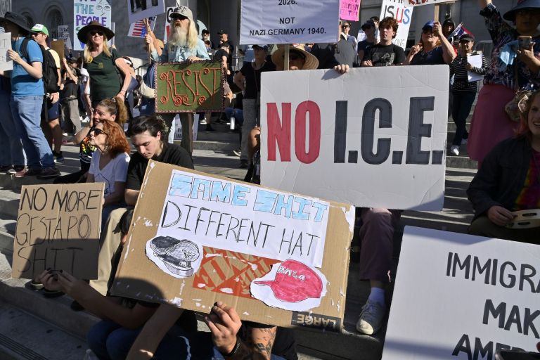 ice protesti.jpg