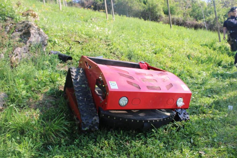 delovna-nesreca, robotska-kosilnica