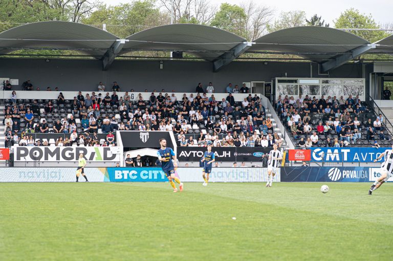 tribune, gledalci, ljudje