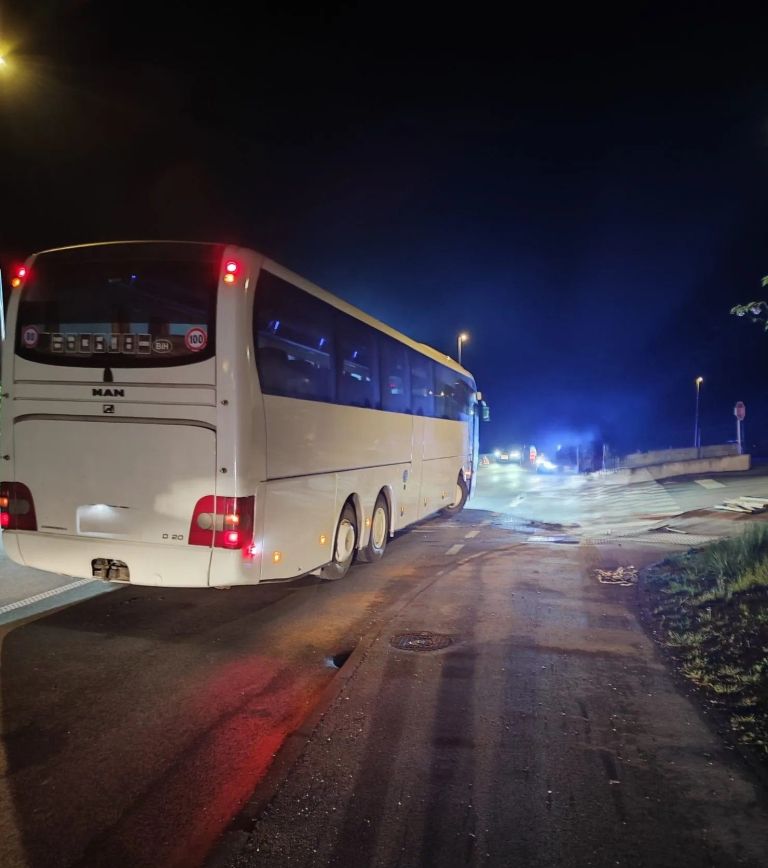 nasedli-avtobus