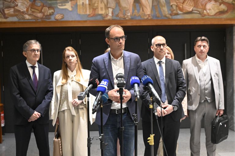 logar demokrati.jpg