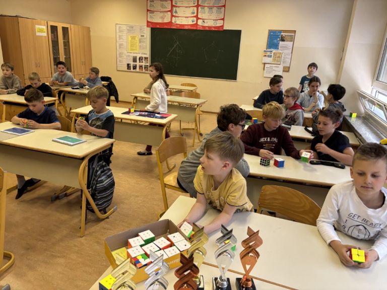 os-ivana-cankarja-ljutomer, tekmovanje-rubikova-kocka