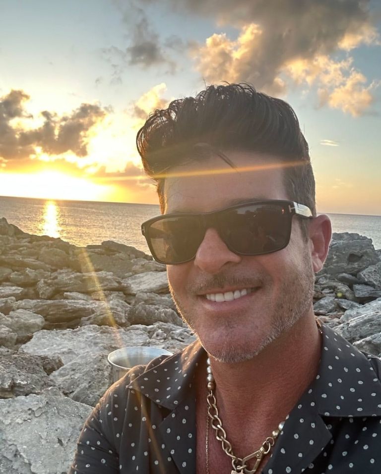 robin thicke 2.jpg