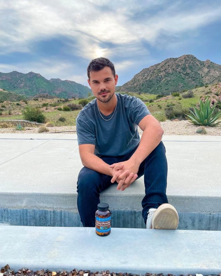 taylor lautner 1.jpg