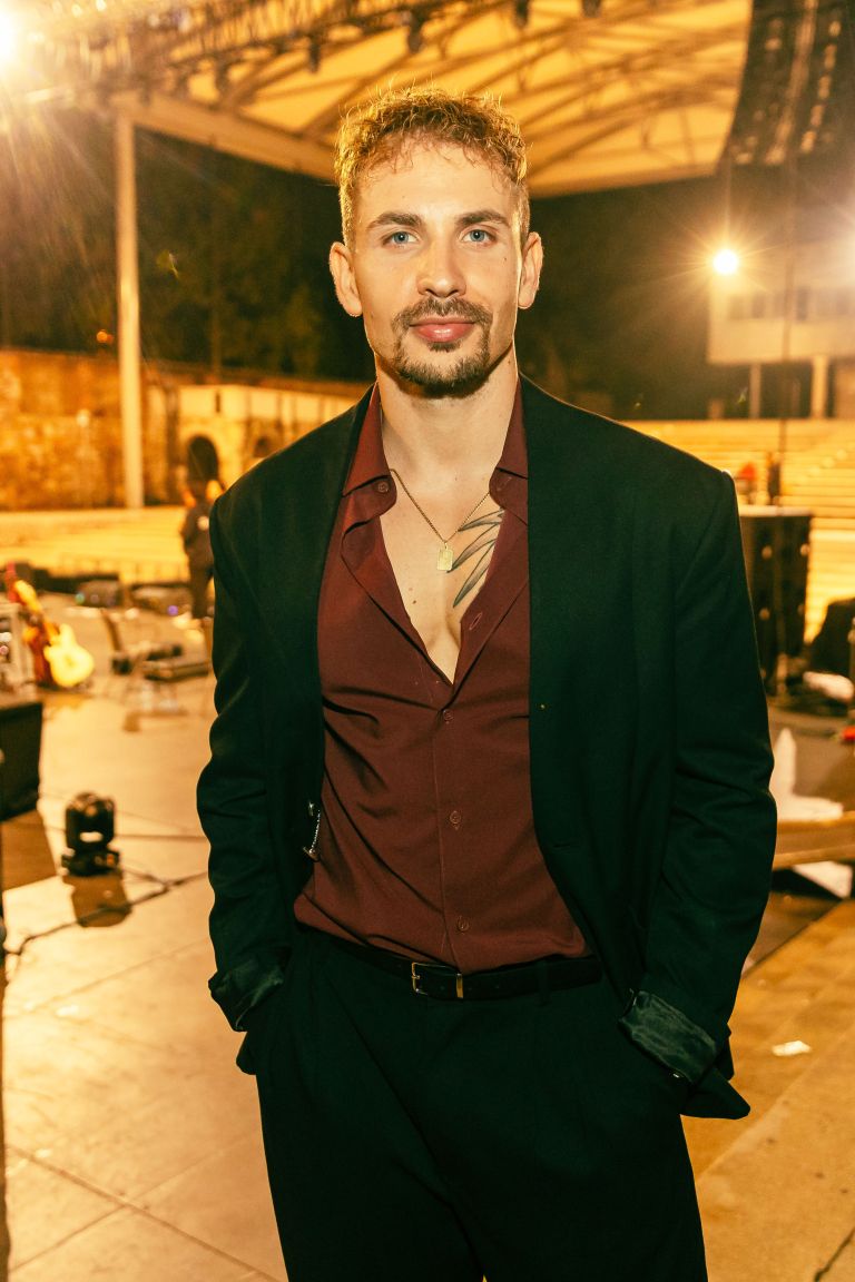 žan serčič, odpeta srajca (1).jpg