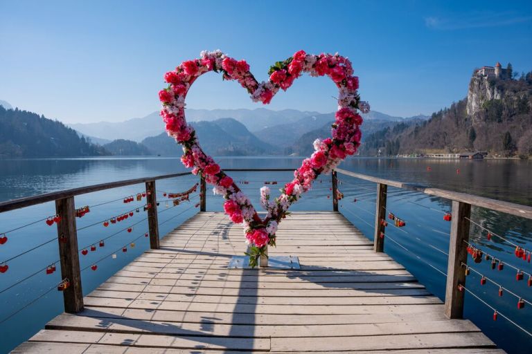 13564_1774890483_skivibe_20250221_turizembled_mesecljubezniinlokacijeobjezeru_male-19.jpg