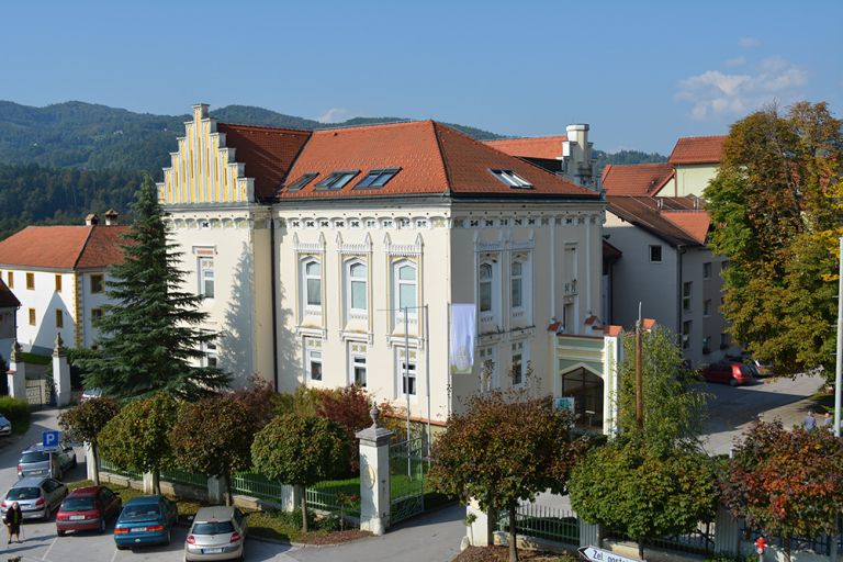 Trubarjev dom Loka pri ZIdanerm mostu.jpg