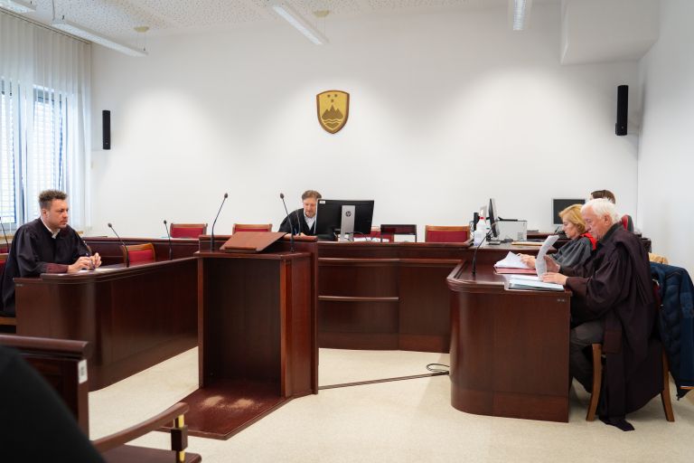 mitja-verlak, sodišče