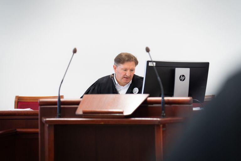 mitja-verlak, sodišče