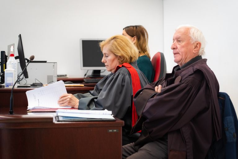 mitja-verlak, sodišče