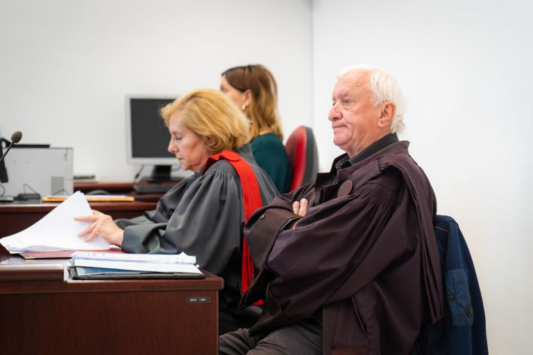 mitja-verlak, sodišče