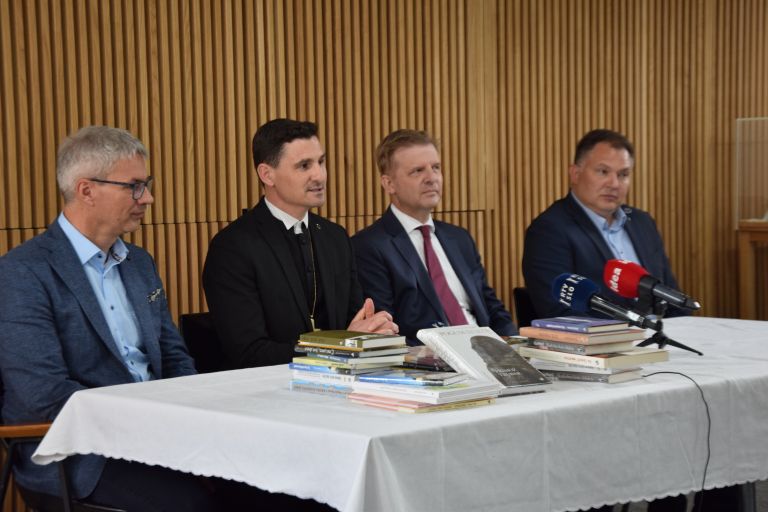 donacija-knjig, podarimo-knjige, evangelicanska-cerkev-av-v-sloveniji, mohorjeva-druzba-celovec